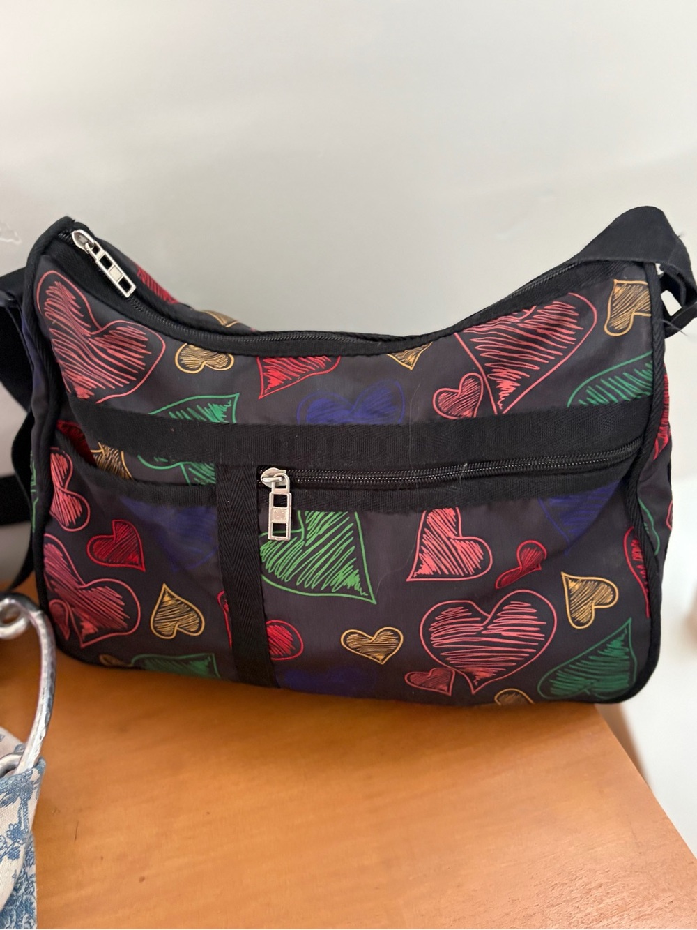 Black Heart‑Print Zip Shoulder Bag